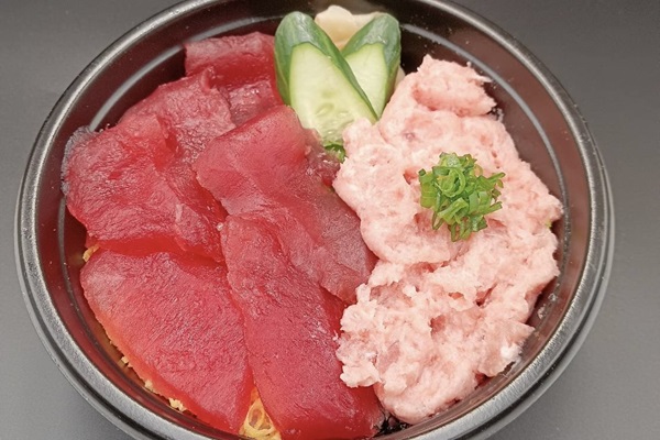 まぐろとねぎとろの贅沢丼のイメージ写真